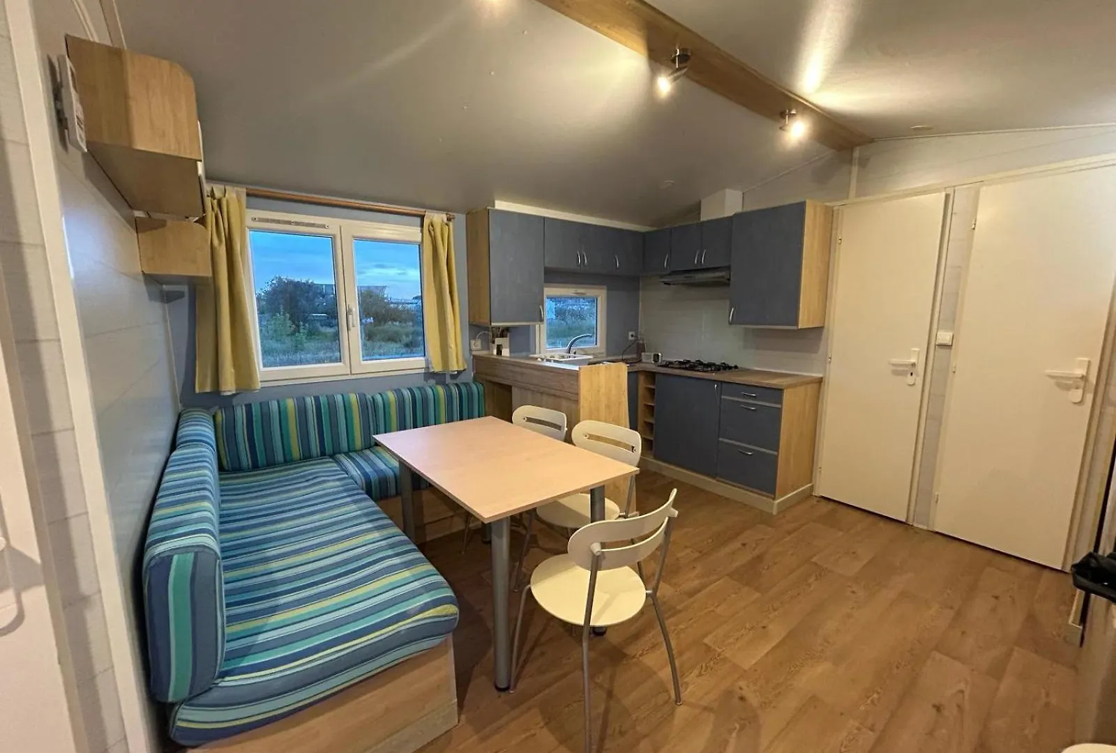 Levante Beach Mobilhome Cerca De La Playa Barrosa, Sostenible Y Autosuficiente Chiclana de la Frontera