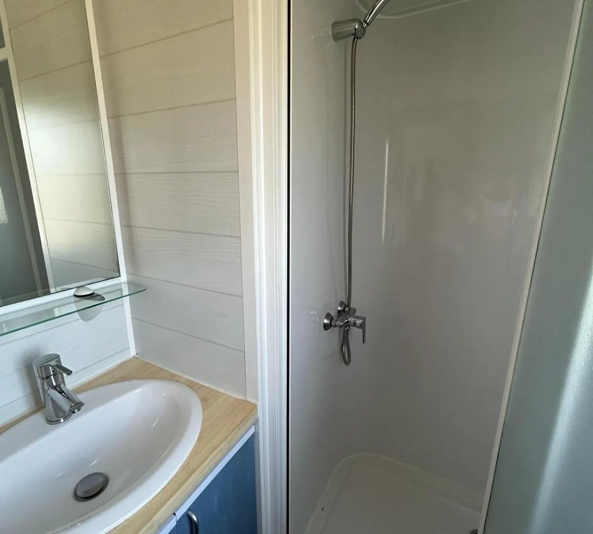 Levante Beach Mobilhome Cerca De La Playa Barrosa, Sostenible Y Autosuficiente Chiclana de la Frontera